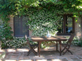 Olivo at Pietraie a cottage with many flowers in the Valley Montecastelli